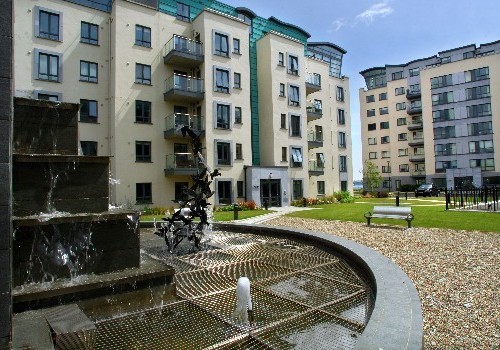 Photograph of Jacobs Island Apartments Kestrel water sculpture