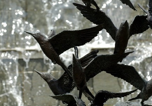 Photograph of bird sculpture at Jacobs Island Apartments