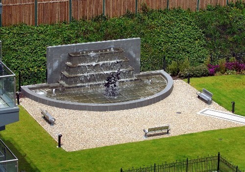 Photograph of fountain at Jacobs Island Apartments