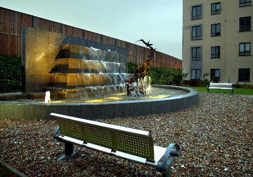 Photograph of fountain at night at Jacobs Island Apartments